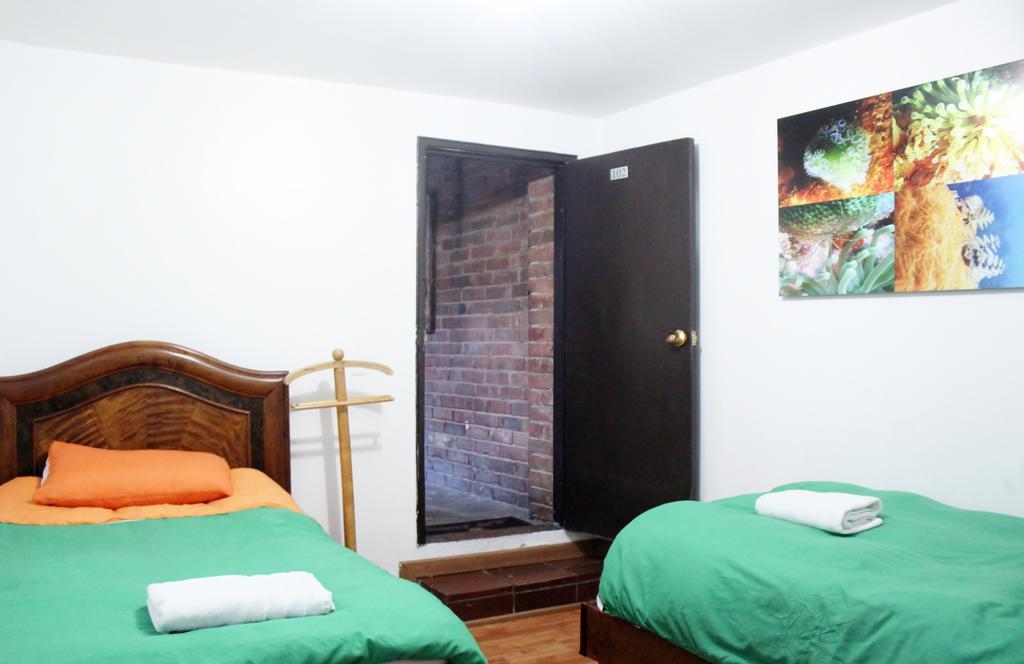 Hostal La Pinta Bogota Ngoại thất bức ảnh