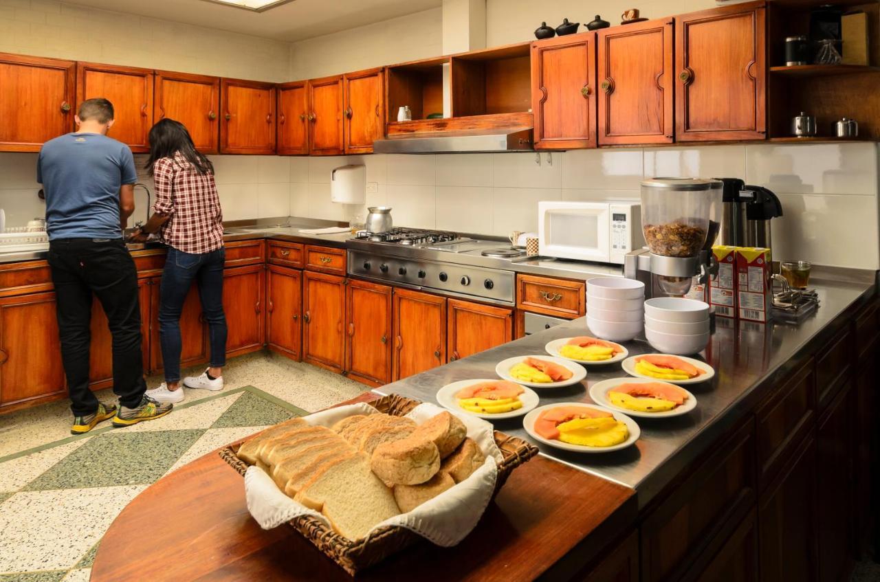 Hostal La Pinta Bogota Ngoại thất bức ảnh