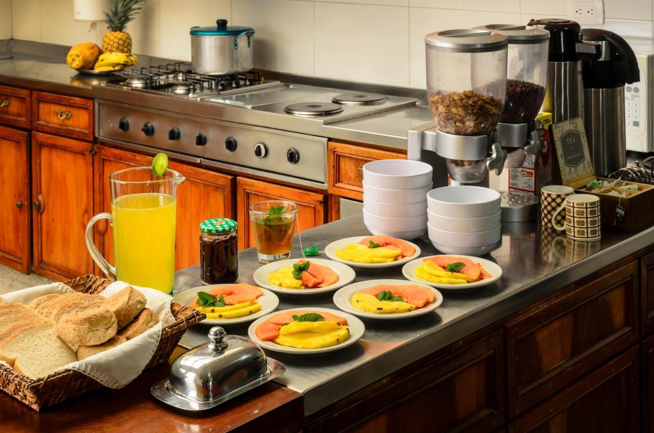 Hostal La Pinta Bogota Ngoại thất bức ảnh