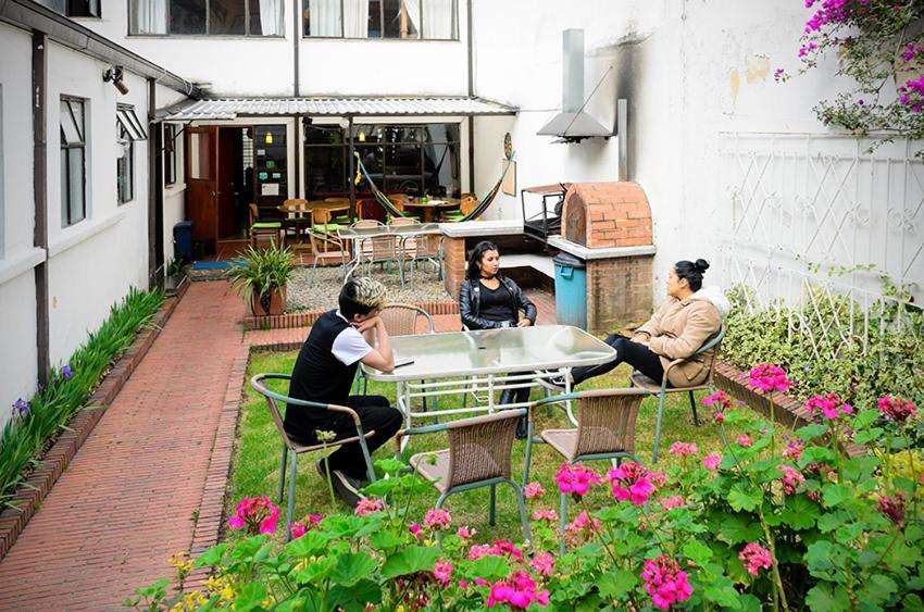 Hostal La Pinta Bogota Ngoại thất bức ảnh