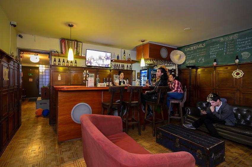 Hostal La Pinta Bogota Ngoại thất bức ảnh