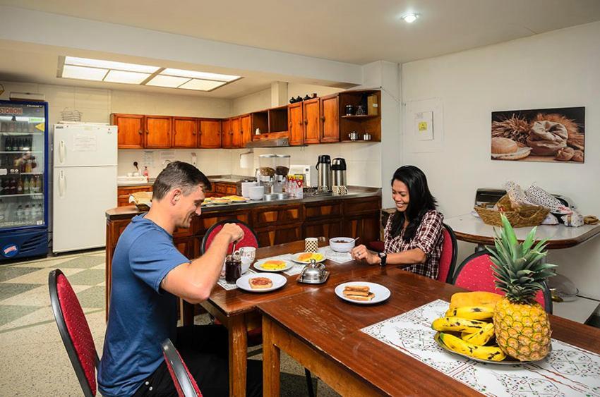 Hostal La Pinta Bogota Ngoại thất bức ảnh